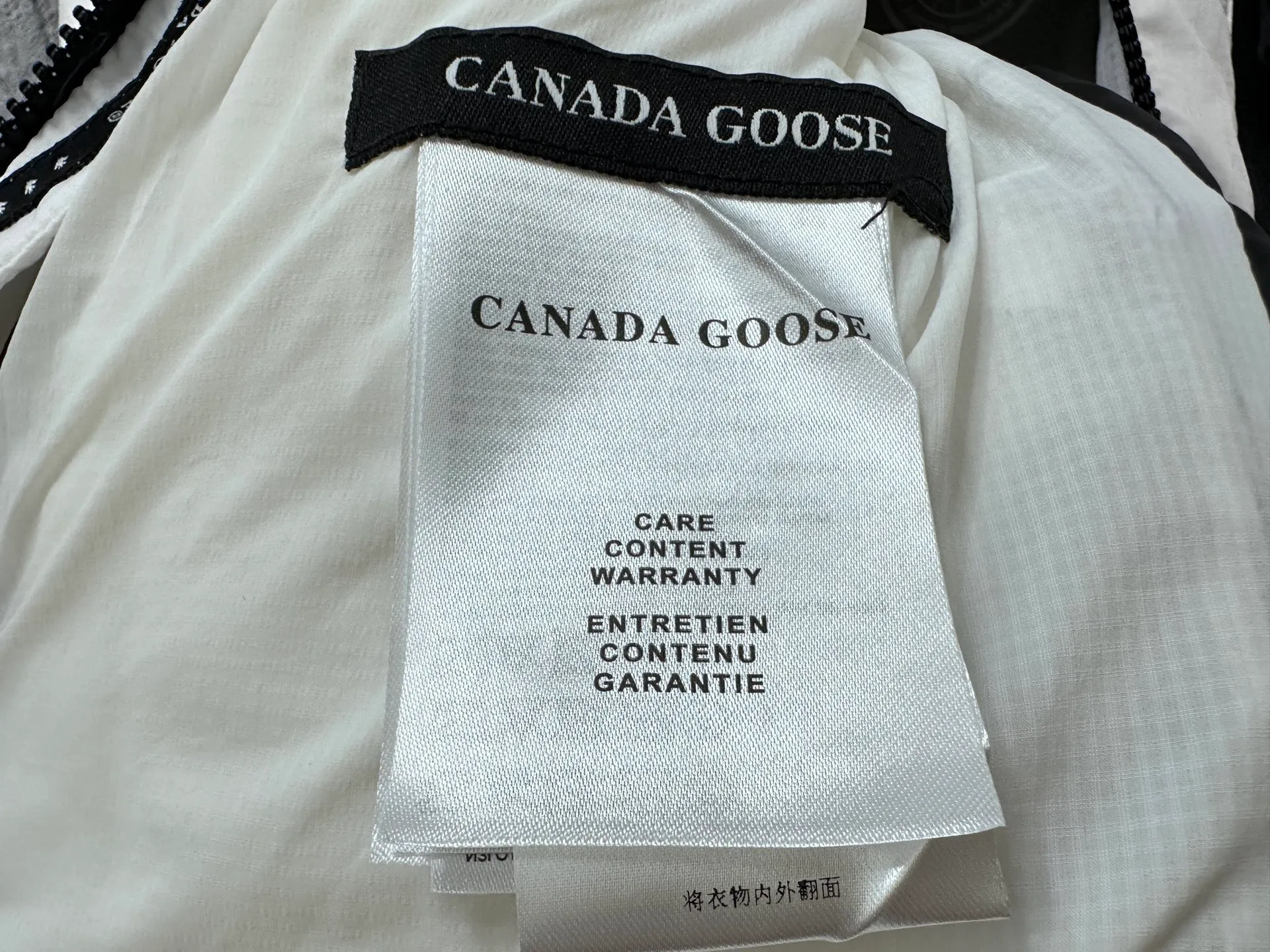 P840 [Canada Goose] Big Goose 5078 down jacket is different from the junk products in the market🗯️The same picture but different price means different versions ✅Don’t be fooled by the same copywriters and pirated picture gangs who mix and distribute high-luxury pictures at low prices. Once you receive it and compare the quality, you will know where the difference is. Don’t lie. Look for the terminal. I don’t guarantee that my products are the cheapest, but I definitely guarantee that they are worth every penny of your hard-earned money! Canada Goose down jacket top version, warm and cold-resistant, nice upper body effect, super lightweight, size: XS-XL